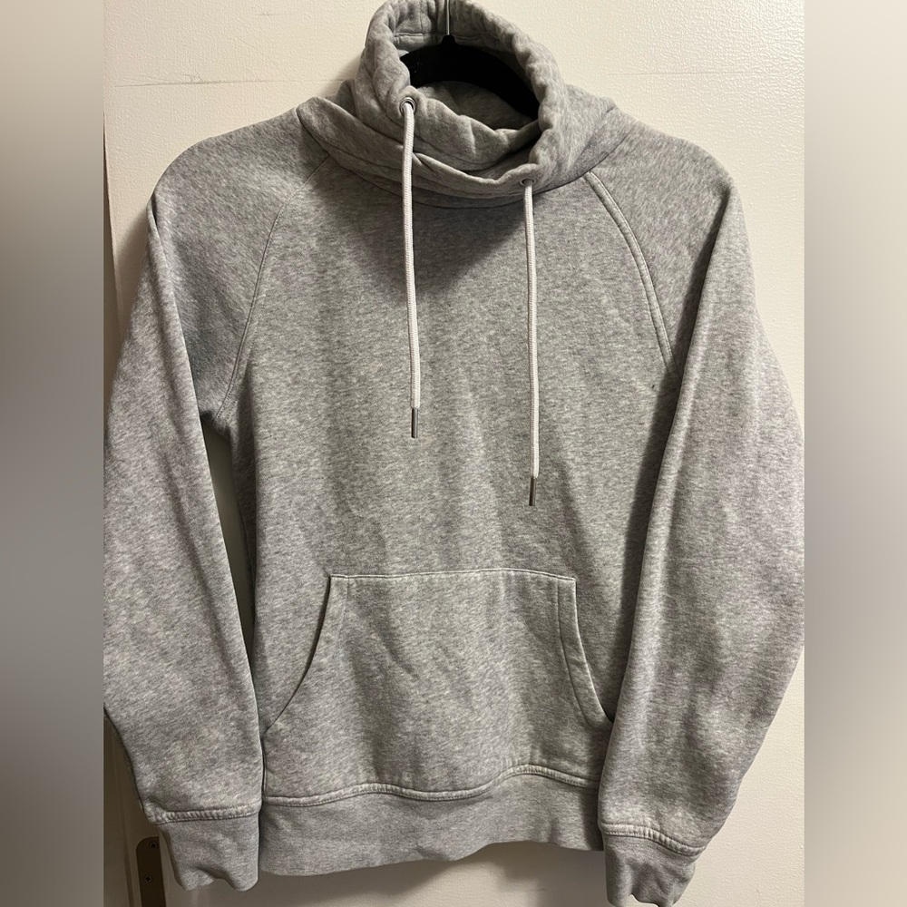H&M turtleneck sweatshirt